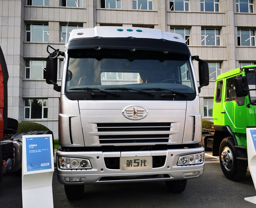 解放1-7代重卡都见过 没有驾驶室和方向盘的重卡见过吗？造型太科幻了（附高清大图）