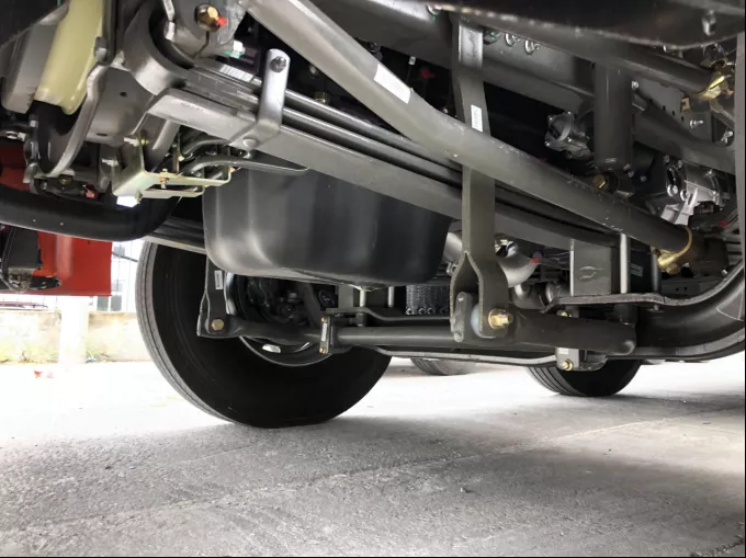 解放JH6、汕德卡G7、欧曼EST 同是8×4自动挡车型 哪款更得你心？