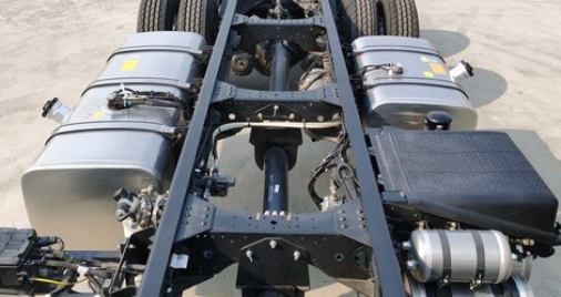 解放JH6、汕德卡G7、欧曼EST 同是8×4自动挡车型 哪款更得你心？