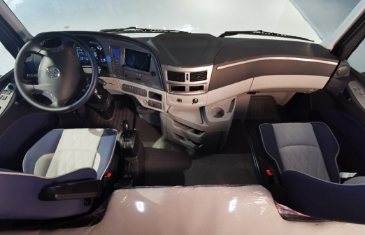 解放JH6、汕德卡G7、欧曼EST 同是8×4自动挡车型 哪款更得你心？