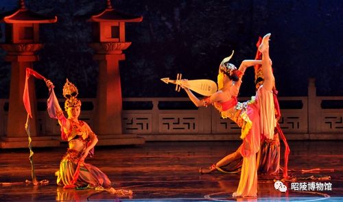 描述胡腾舞的诗句 唐代舞蹈——“健舞”与“软舞”
