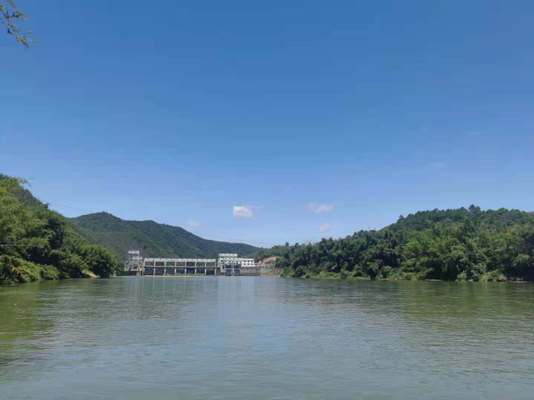 怀集这个村住着彭黎蔡三氏族人家他们逐水而迁依山而居世代和睦相处