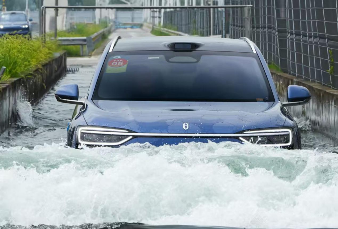 全新问界M7大定突破6万台
