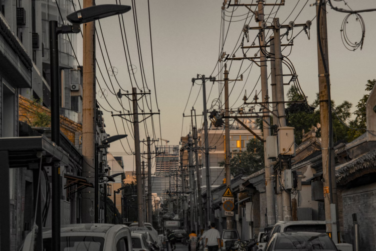 老城市的夕阳|图源:unsplash