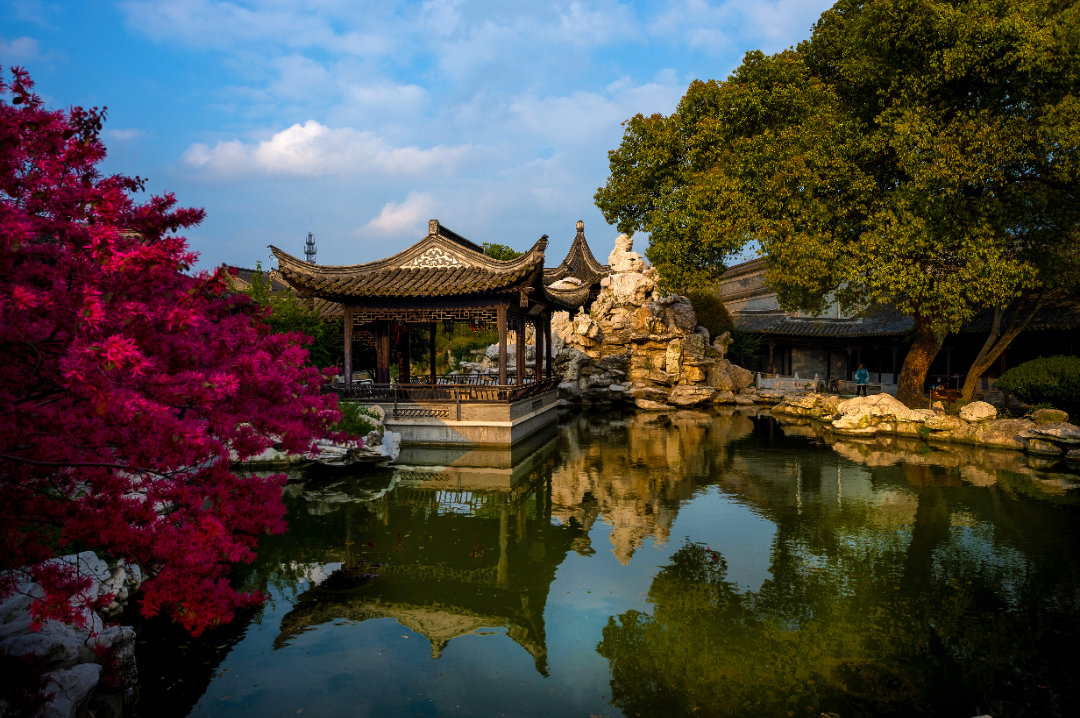口岸雕花楼景区位于泰州市高港城区西南,是国家4a景区,以千年柴墟古