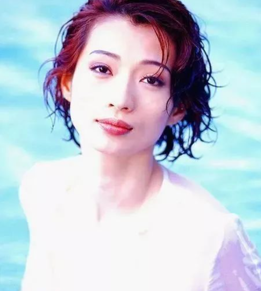 实惨当街被老公家暴啥时候秘密结的婚