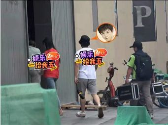刚上节目表白沈月，转头就和圈外女友搂搂抱抱！假装乖乖仔？（组图） - 2