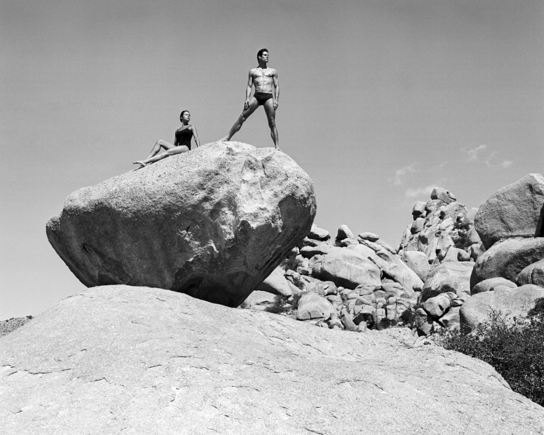 门口都是半裸肌肉男的网红店af作死了因为歧视