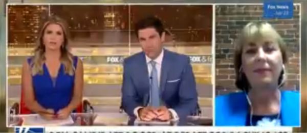 美新闻台本想“拍马屁”却请错嘉宾 特朗普遭猛批