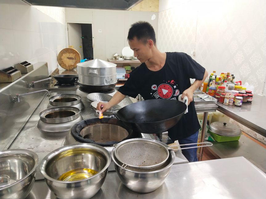 ڽͷߺ죬Ա꣬ʳΰѴţʵ