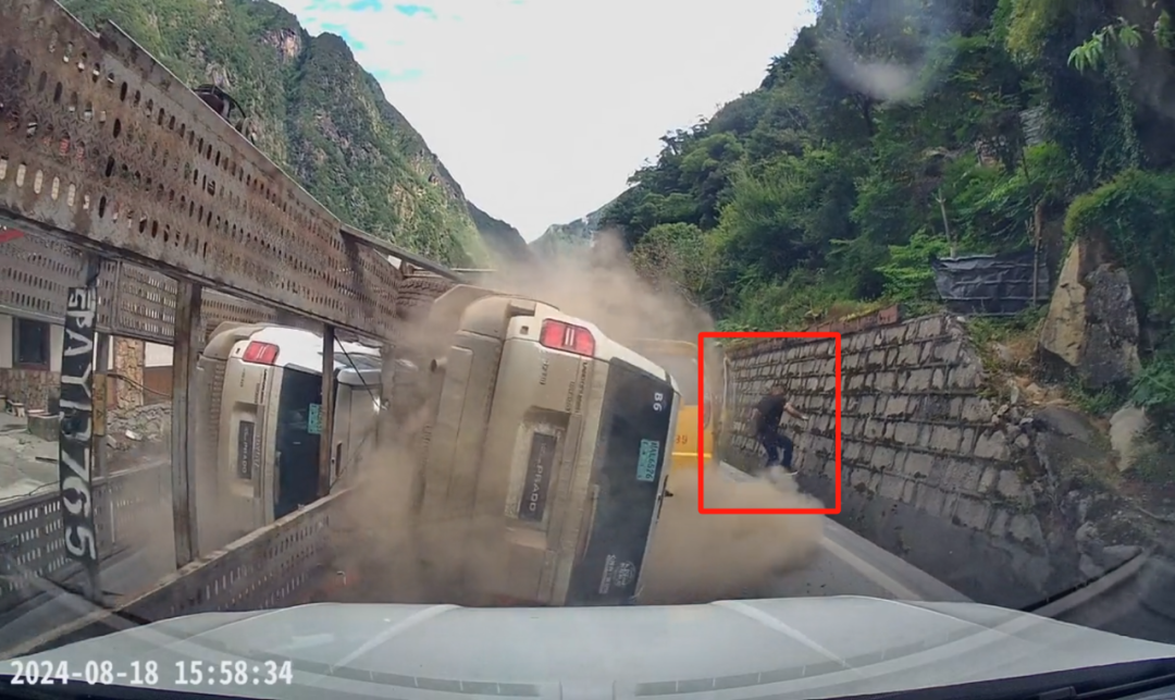 西安翻新事故丰田霸道车