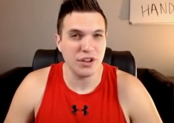 【EV扑克】一滴水豪客赛冠军在超深筹码游戏翻牌前打错AA引发一连串后患，河牌面对全下差点吐了