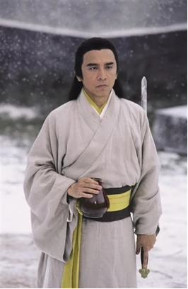 张彻这样评价他:香港男星称得上"最红"的,20年间唯王羽,姜大卫,李小龙