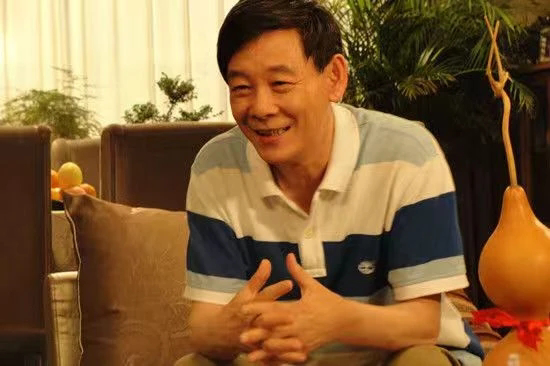 他是国家一级演员,住四合院,77岁仍在拍戏,儿子是他