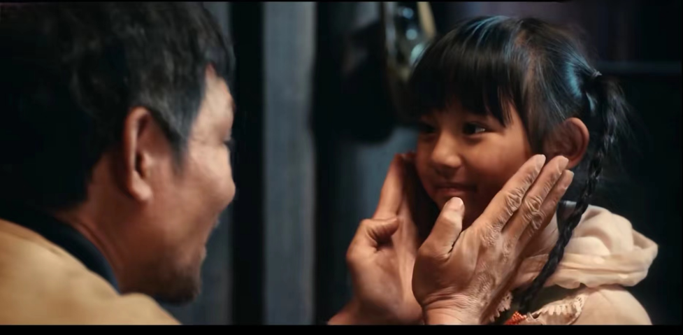 以海来阿木真实故事为原型创作的电影《追梦者》正式上线,《阿果吉曲