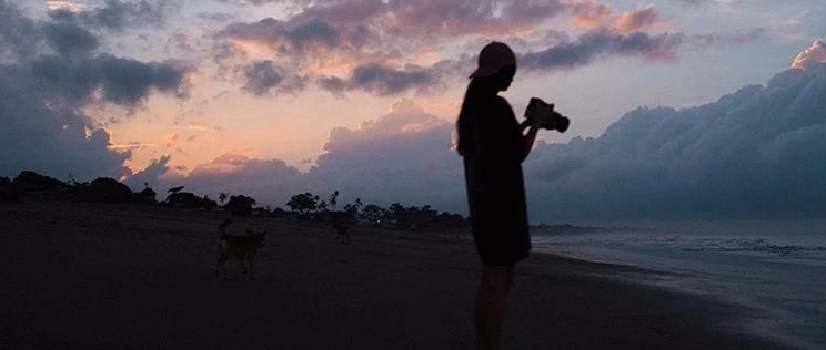 女生偷拍室友裸照讨好男友：奇葩！