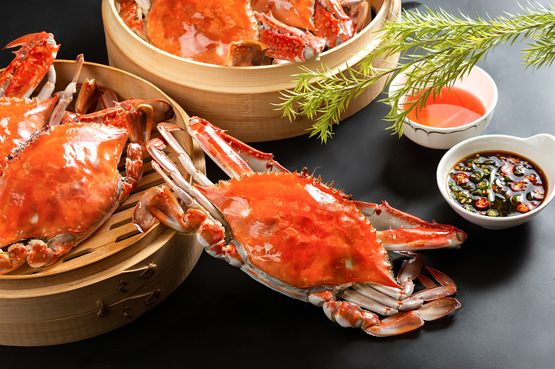 梭子蟹里密密麻麻,还会动!到底能不能吃?