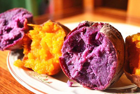 微波炉可以用金属器具吗_微波炉为什么不能用金属器皿_微波炉可用金属容器