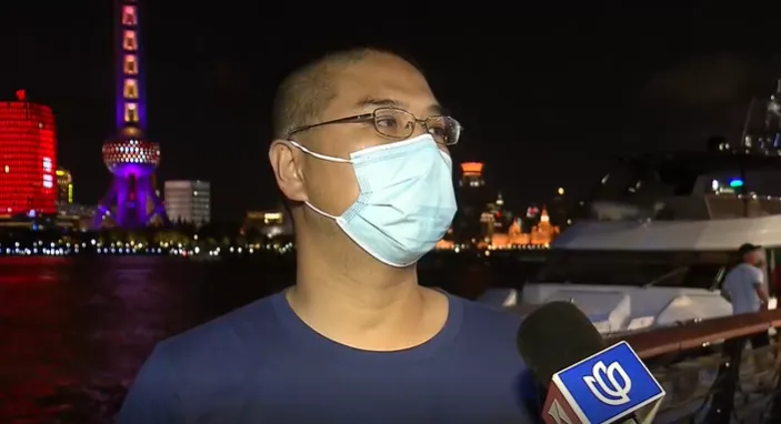 上海黄浦江上一载有11人的游艇起火!市民听到爆炸声,浓烟滚滚中紧急救援(视频/组图) - 11