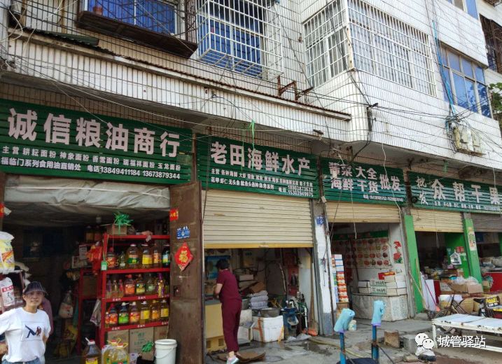 新时代,新作为——鹿邑县城管局认真规范菜市场一条街门头招牌