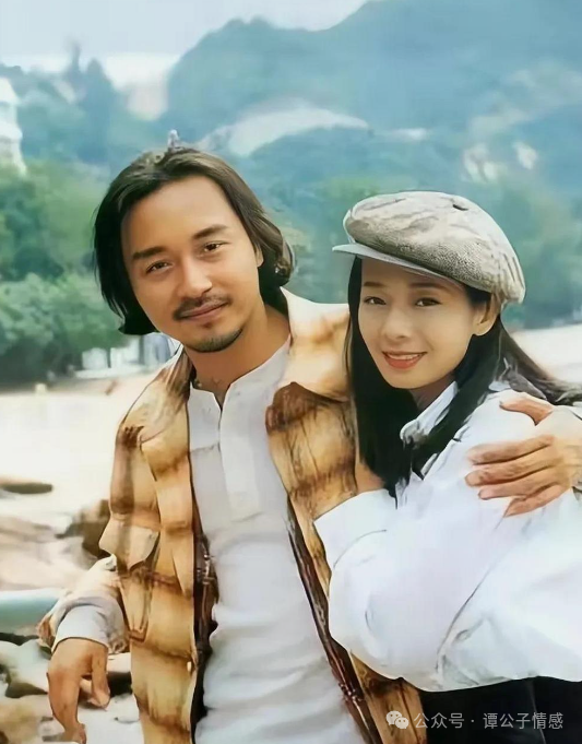 两人的恋情就这样无疾而终,此后一别两宽,双双断绝了联系.