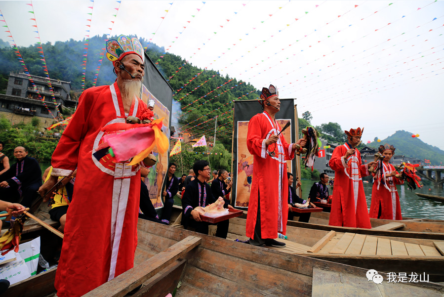 龙山县首届旅游发展大会暨第八届中国龙山舍巴日活动举行