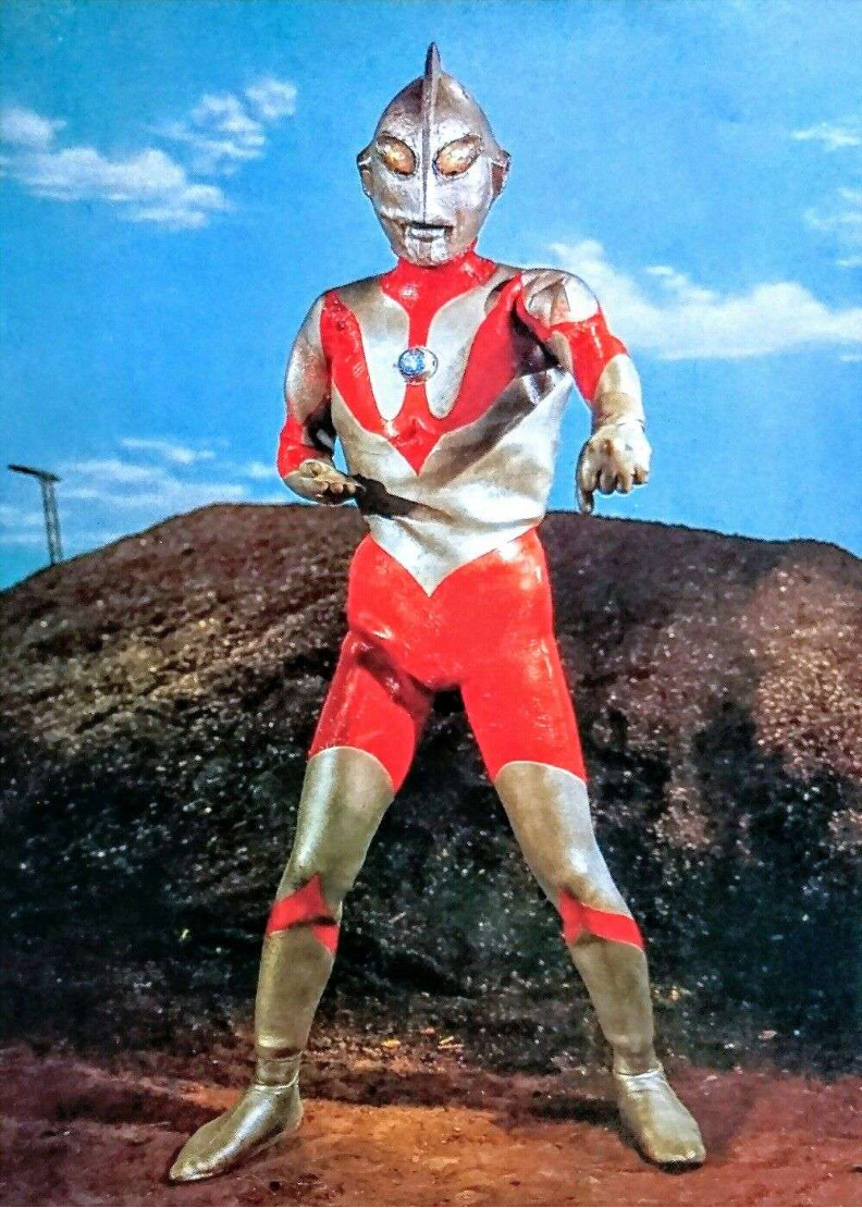 初代奥特曼的脸部细节颇为粗粝,被许多粉丝戏称为"硫酸脸",如今这也