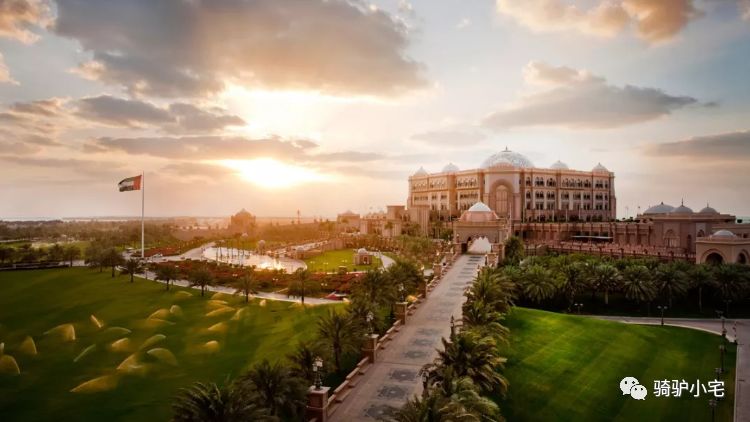 帆船酒店住一晚要多少人民币_帆船酒店里面_帆船酒店一晚上多少钱