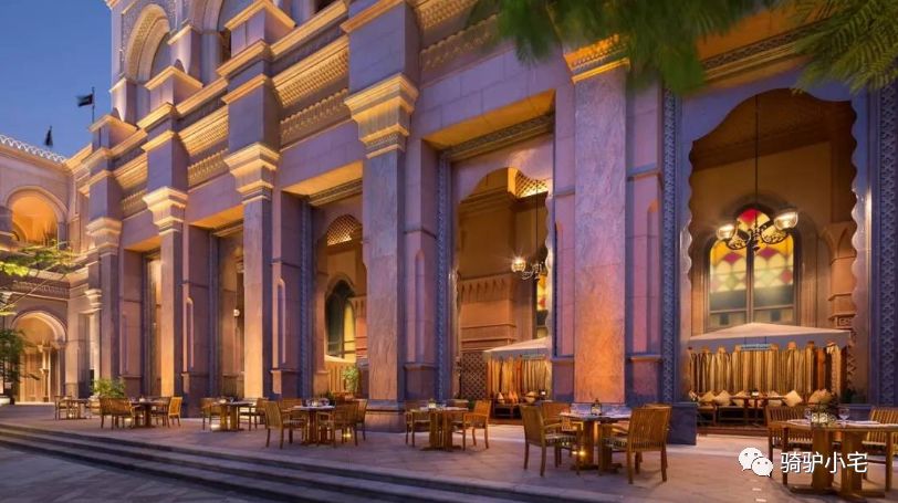 帆船酒店一晚上多少钱_帆船酒店住一晚要多少人民币_帆船酒店里面