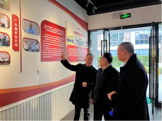 馆内展示广东烟草帮扶历史