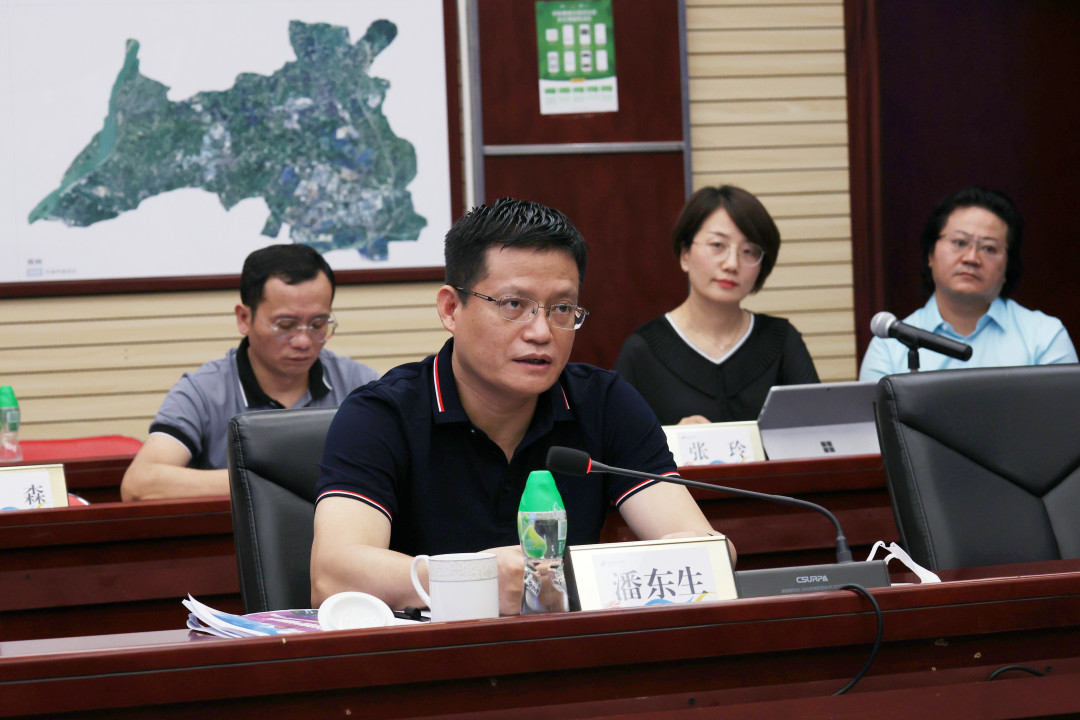 佛山高新区管委会主任潘东生发言潘东生强调,管委会相关部门要加大