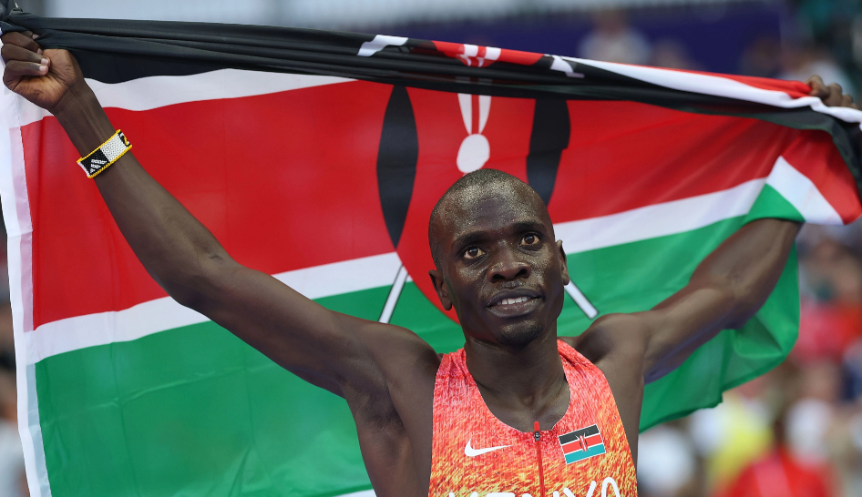 冠军肯尼亚选手瓦尼奥尼夺冠后庆祝