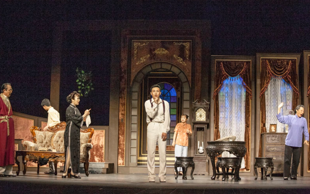 雷雨人物语言ppt_雷雨人物鲁侍萍分析_雷雨人物关系图