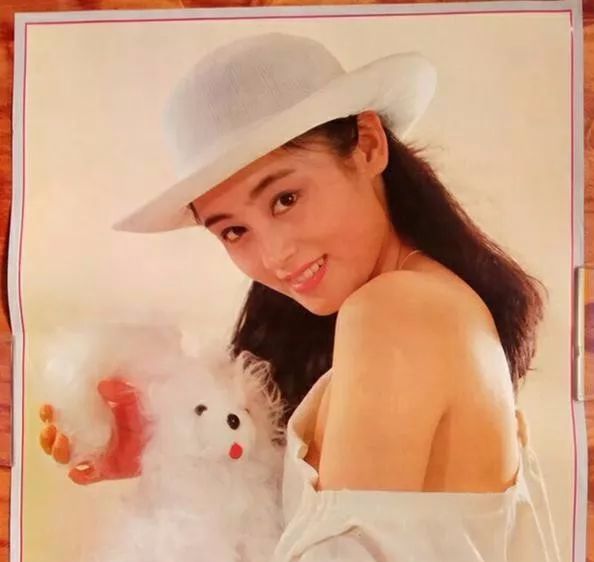 90年代掛滿牆的美女明星趙雅芝傅藝偉真絕色林心如猶如花照水