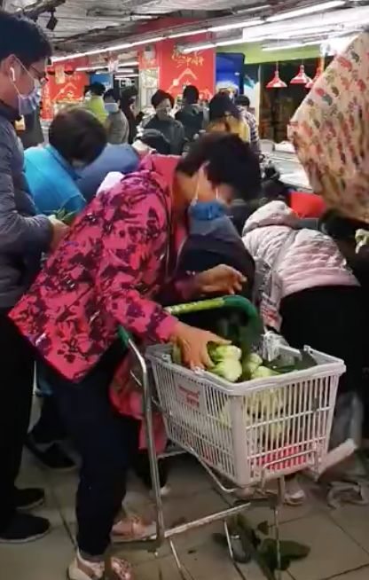 一线城市“抢菜”攻略：吃到绿叶菜有多难？（组图） - 5