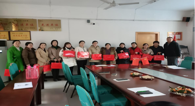 东平一滕医药有限公司召开“三八”妇女节座谈会