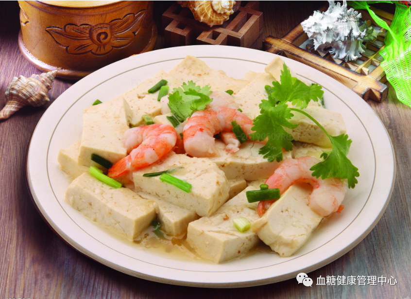 高糖者吃饭搭配“三种食物”一起吃，能提高胰岛素水平，降低体内血糖