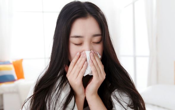 鼻炎患者为什么会喷嚏不断？