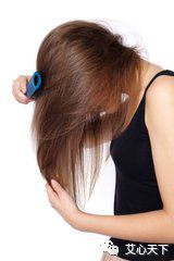 女性脱发的原因是什么？