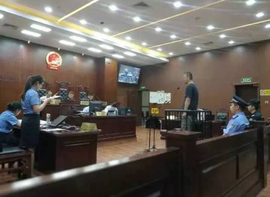 男子将女孩扔下19楼 受害家属骂其畜生并索赔1千万