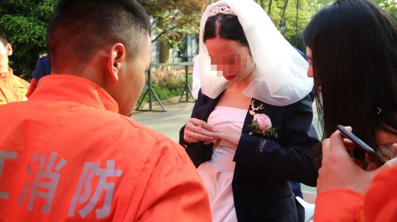 婚礼上竟然发生这种事...