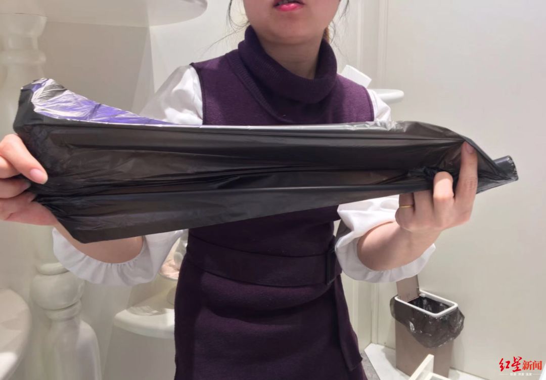 粗心店员将10万元首饰落在共享单车，姑娘慌了：我哪赔得起