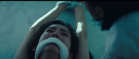 抓住救命稻草的野兽们剧照 影视推荐:韩国电影《抓住救命稻草的野兽们》,链接在线观看(图12)
