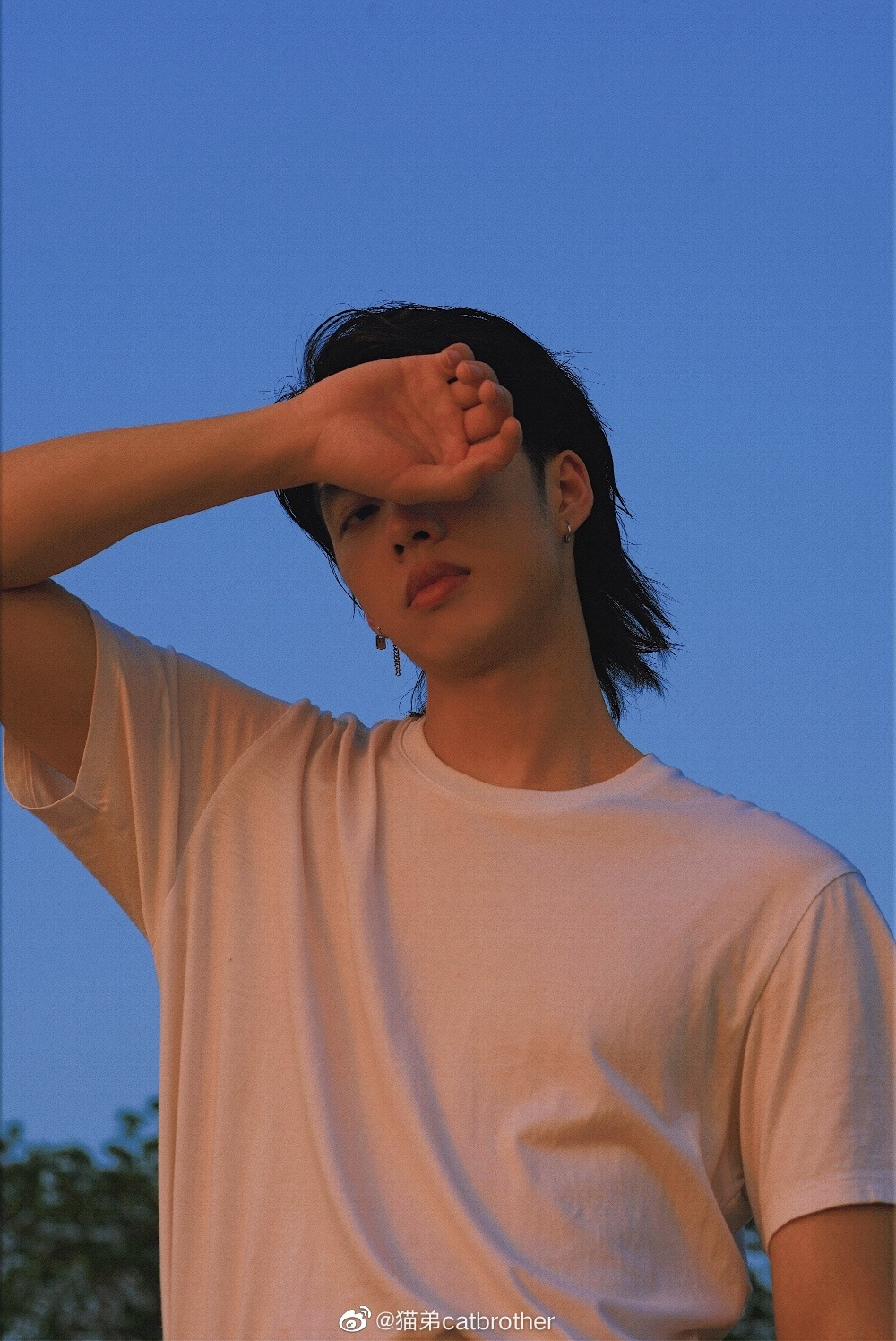 男生拍照这样摆 pose 能帅 10 倍! - chrome插件网