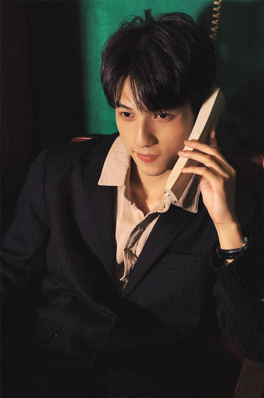 蛋蛋超人儿@渡边余木@秋乌噶 好啦,以上就是本期的《男生pose指南》