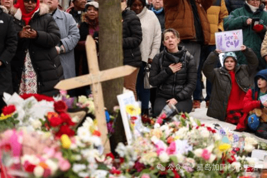 民众到场悼念Renee Nicole Good。法新社