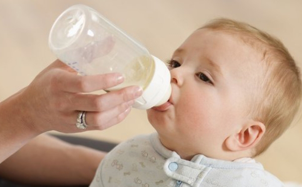 母乳餵養科普周：母乳vs奶粉 親子 第4張