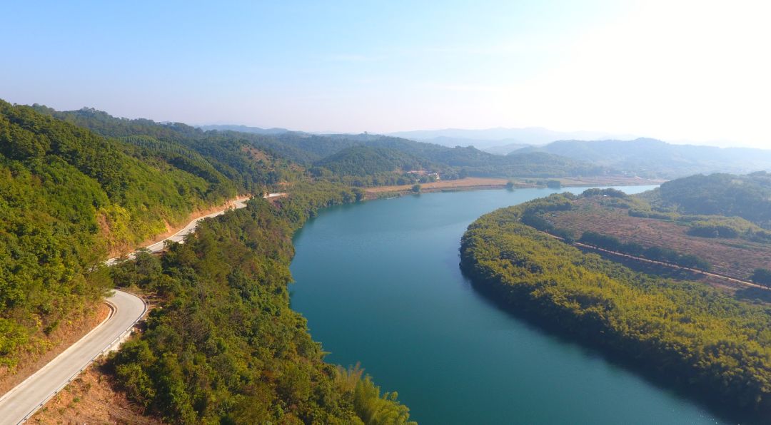 封开县省际廊道破蛹成蝶沿途美景引人入胜