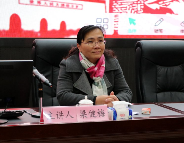 为该校将近200名师生作了题为身份走进广信中学课堂,县领导梁健梅以