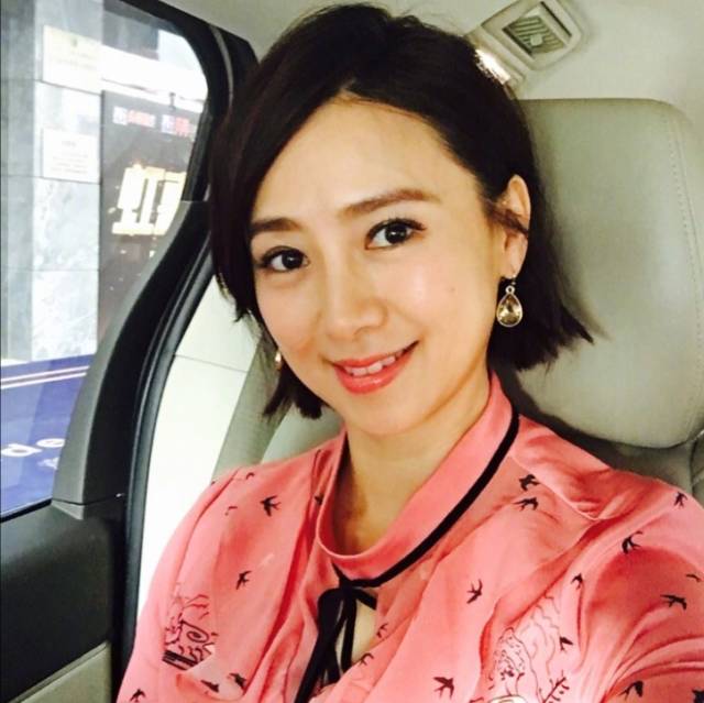 燕窝“养着”的翁虹，50岁却还长着一张少女脸！